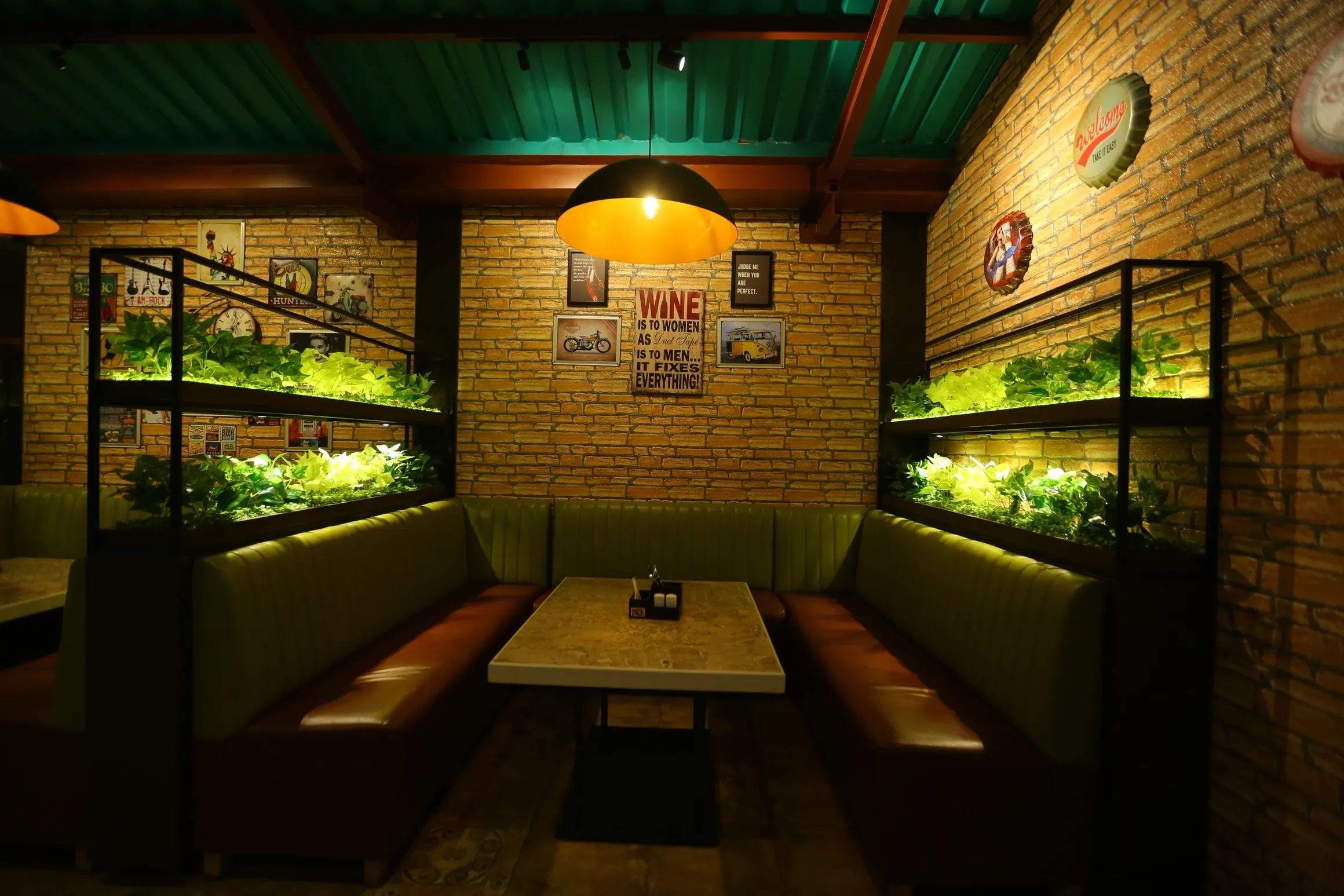 IMPERIAL SPICE KITCHEN & BAR AMBIANCE IMPERIAL SPICE KITCHEN & BAR AMBIANCE