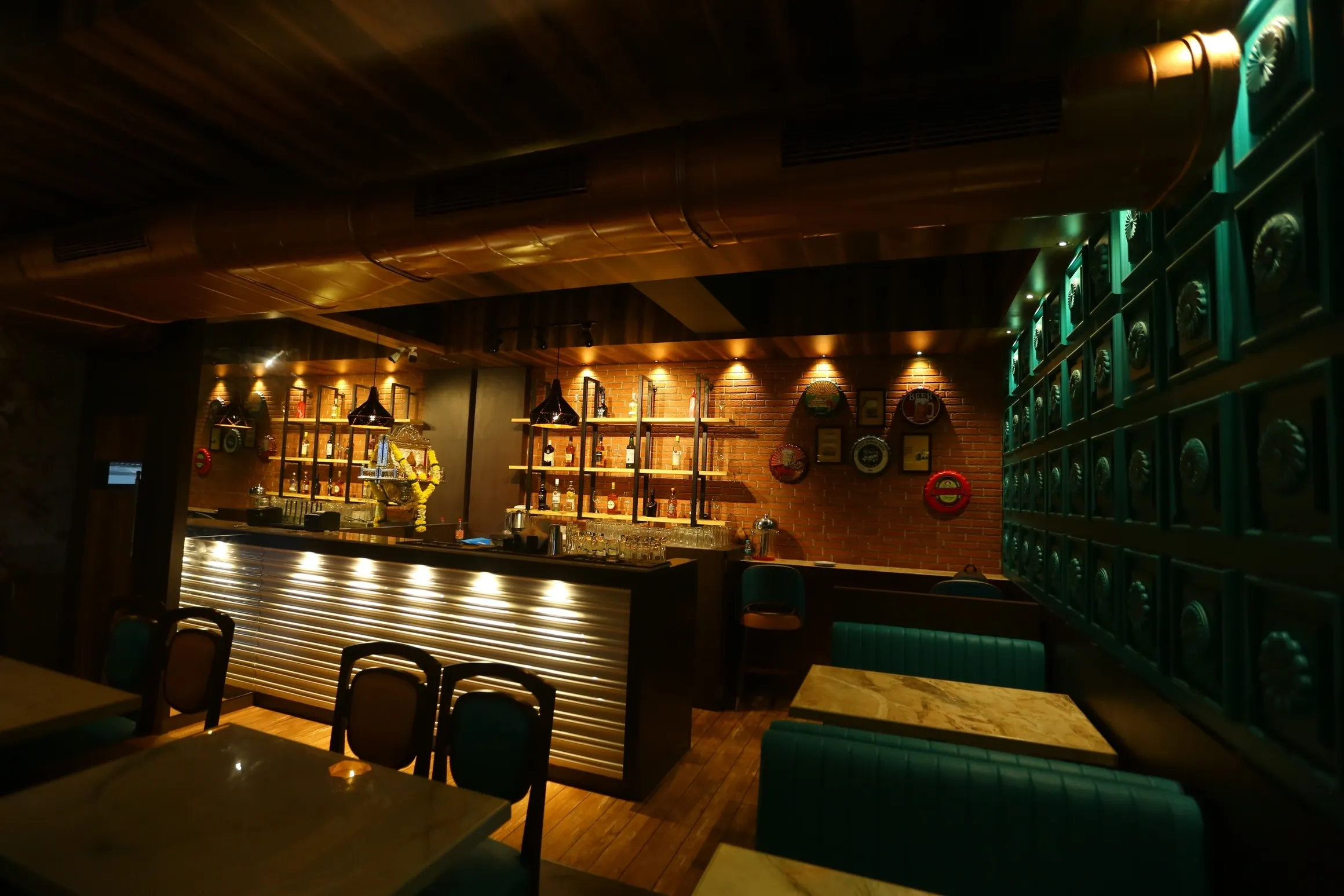 IMPERIAL SPICE KITCHEN & BAR AMBIANCE IMPERIAL SPICE KITCHEN & BAR AMBIANCE