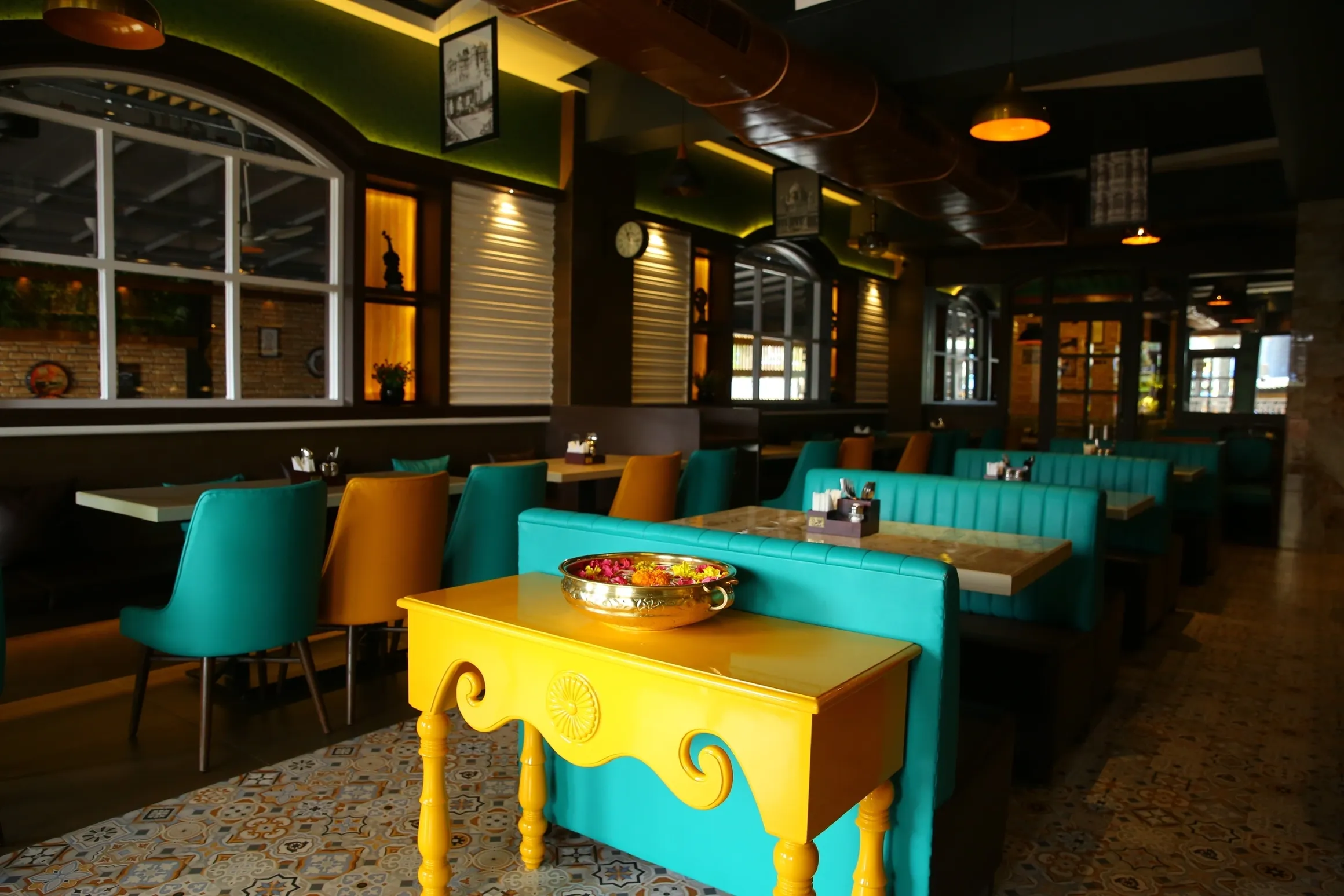 IMPERIAL SPICE KITCHEN & BAR AMBIANCE IMPERIAL SPICE KITCHEN & BAR AMBIANCE