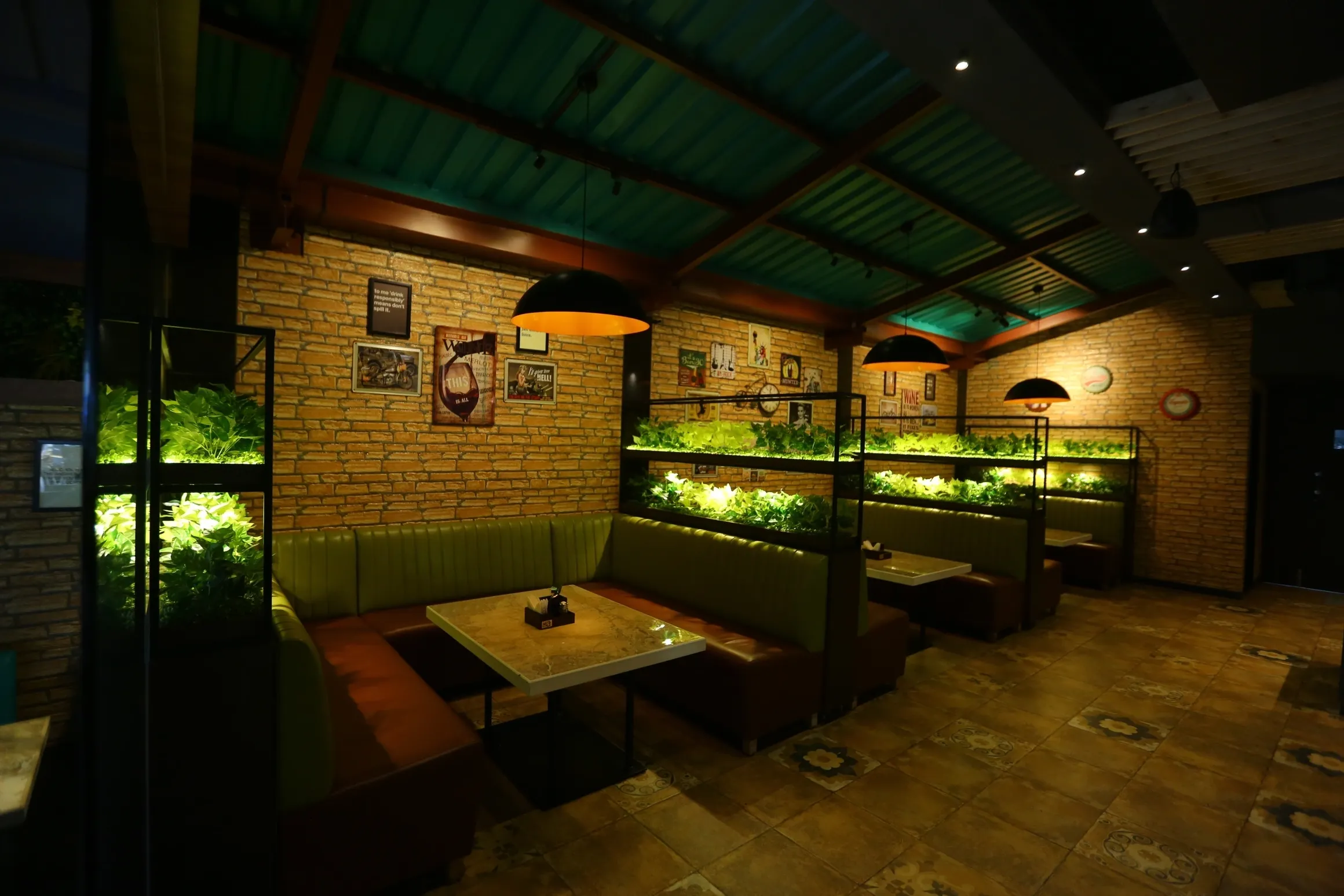 IMPERIAL SPICE KITCHEN & BAR AMBIANCE IMPERIAL SPICE KITCHEN & BAR AMBIANCE