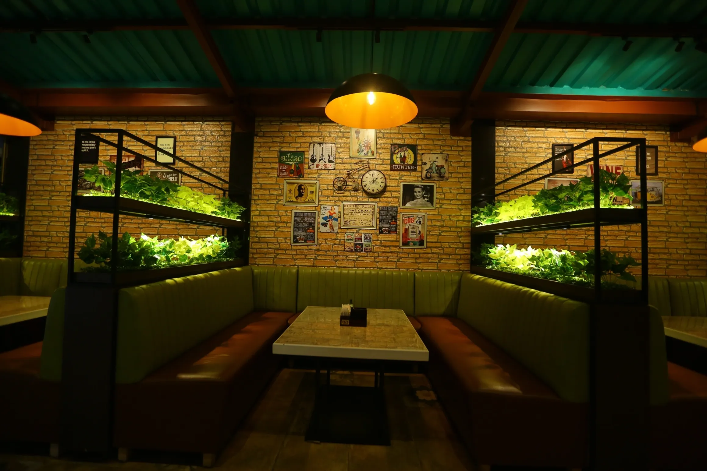 IMPERIAL SPICE KITCHEN & BAR AMBIANCE IMPERIAL SPICE KITCHEN & BAR AMBIANCE