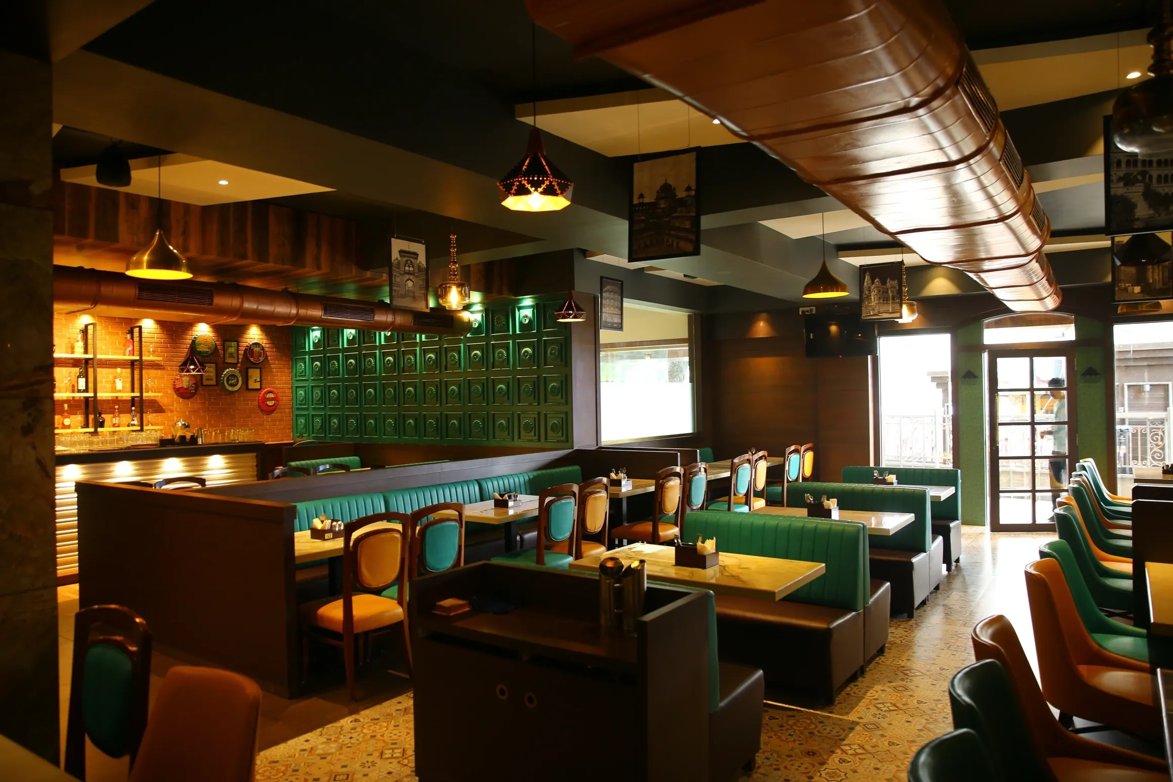 IMPERIAL SPICE KITCHEN & BAR AMBIANCE IMPERIAL SPICE KITCHEN & BAR AMBIANCE