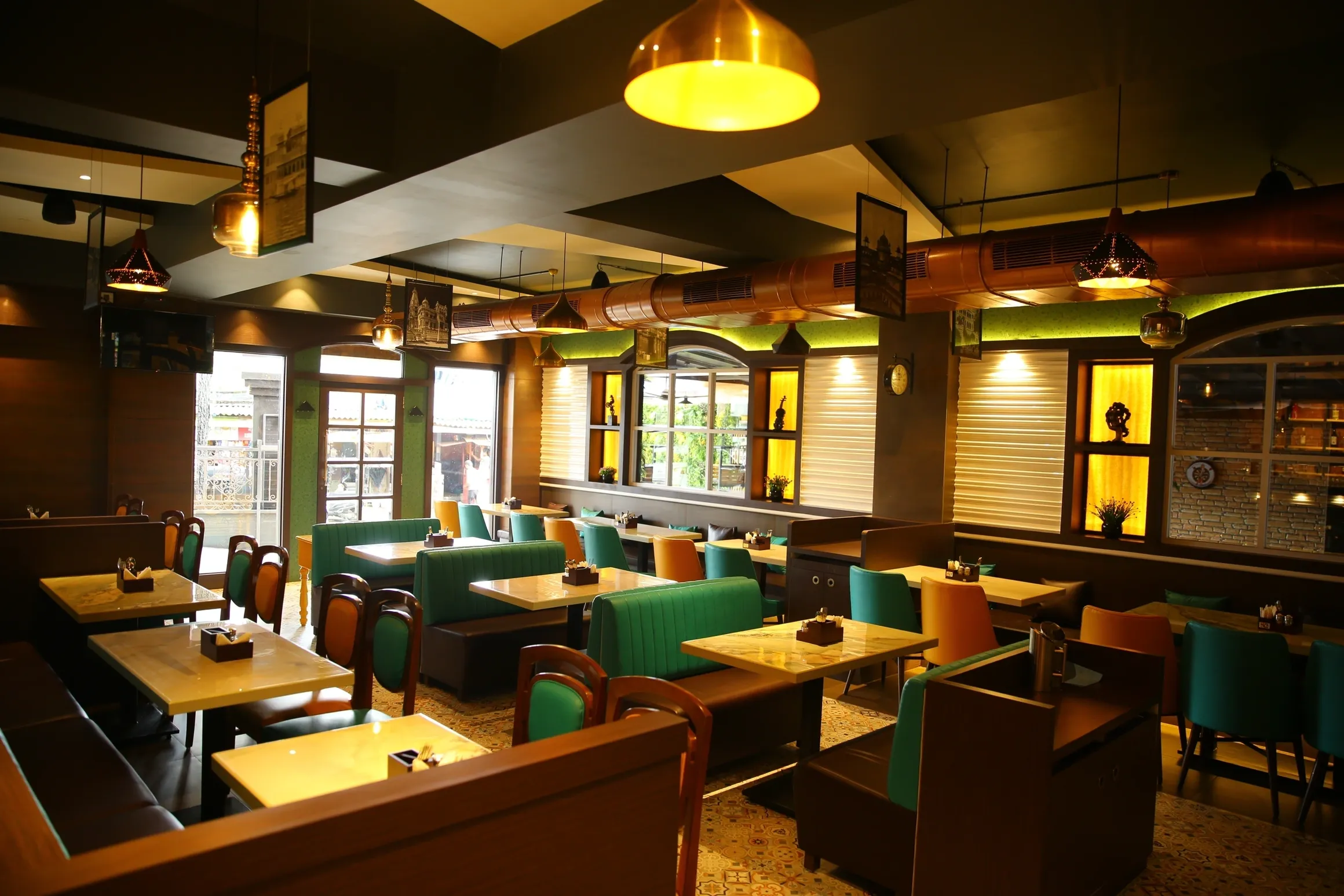 IMPERIAL SPICE KITCHEN & BAR AMBIANCE IMPERIAL SPICE KITCHEN & BAR AMBIANCE