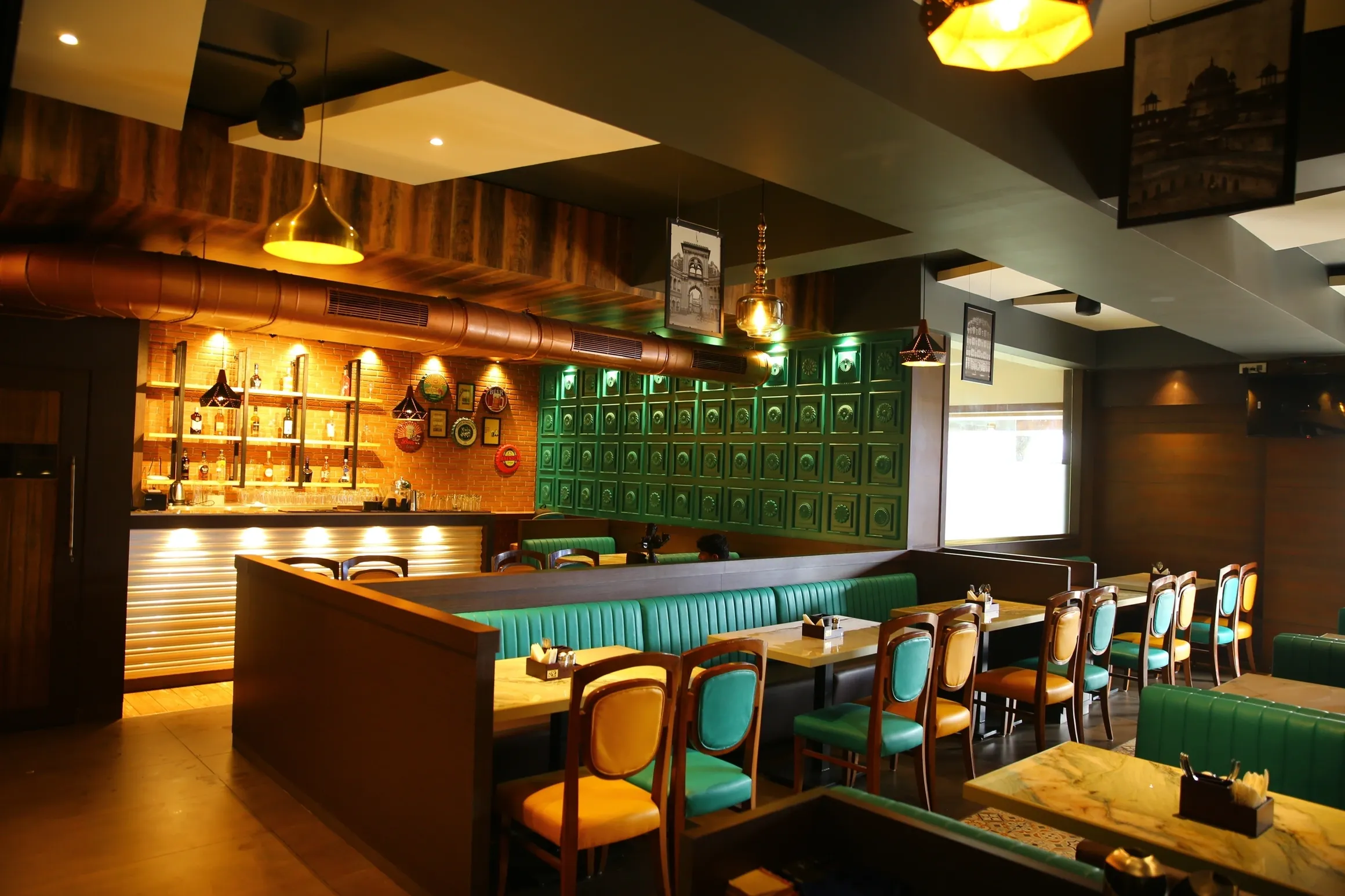 IMPERIAL SPICE KITCHEN & BAR AMBIANCE IMPERIAL SPICE KITCHEN & BAR AMBIANCE