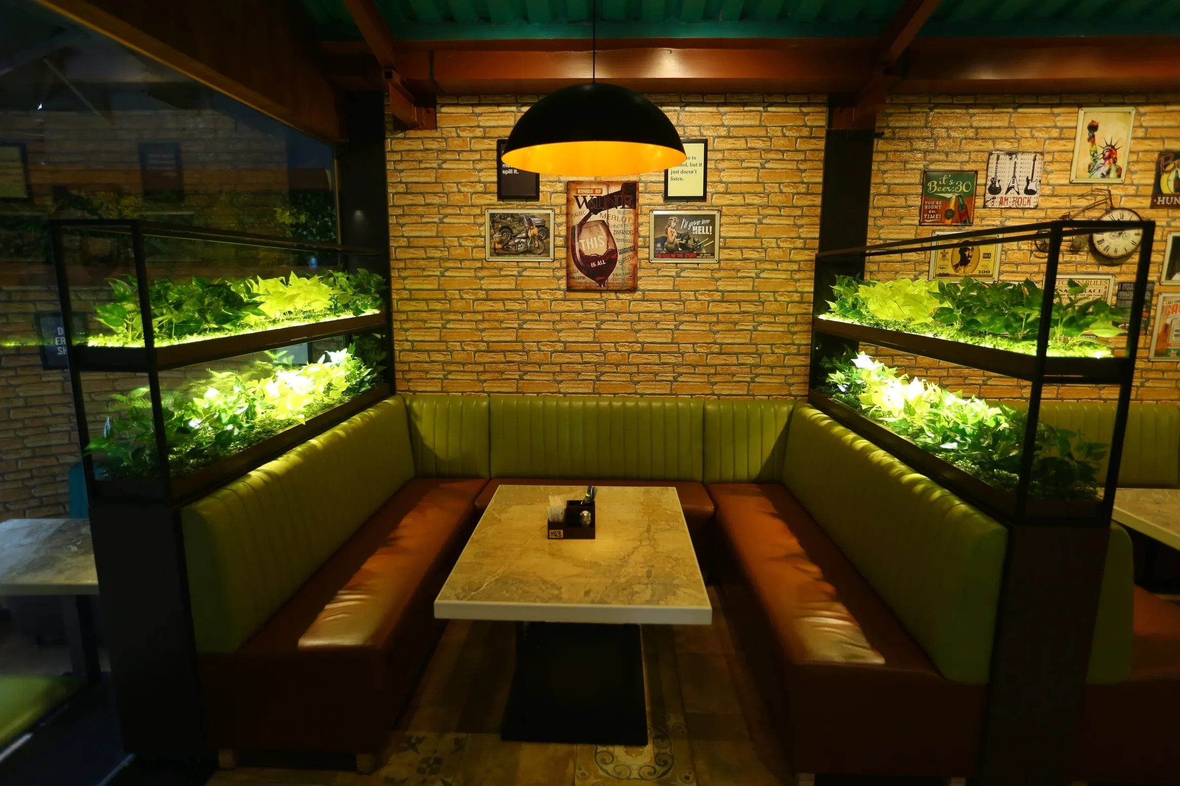 IMPERIAL SPICE KITCHEN & BAR AMBIANCE IMPERIAL SPICE KITCHEN & BAR AMBIANCE