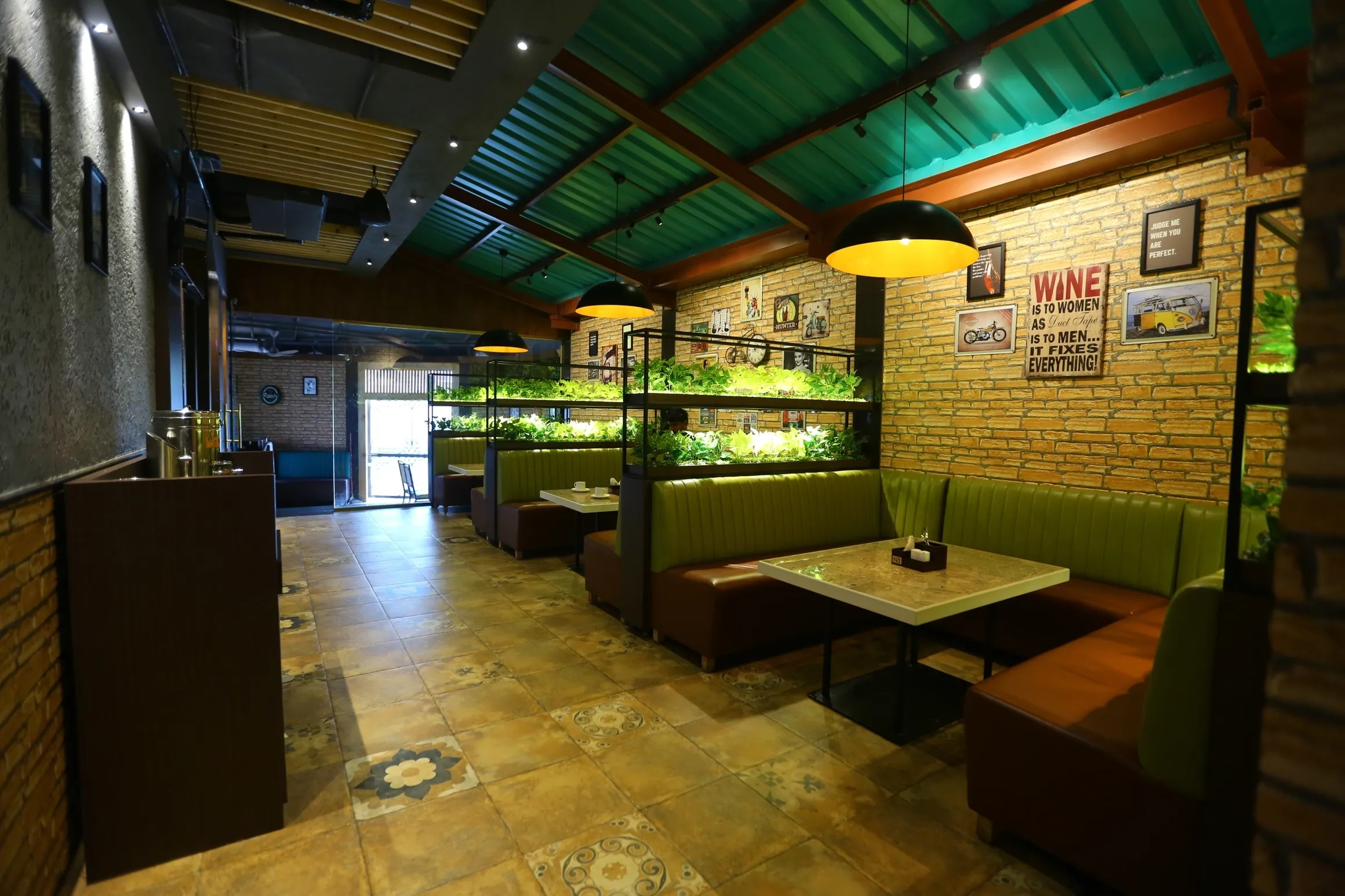 IMPERIAL SPICE KITCHEN & BAR AMBIANCE IMPERIAL SPICE KITCHEN & BAR AMBIANCE