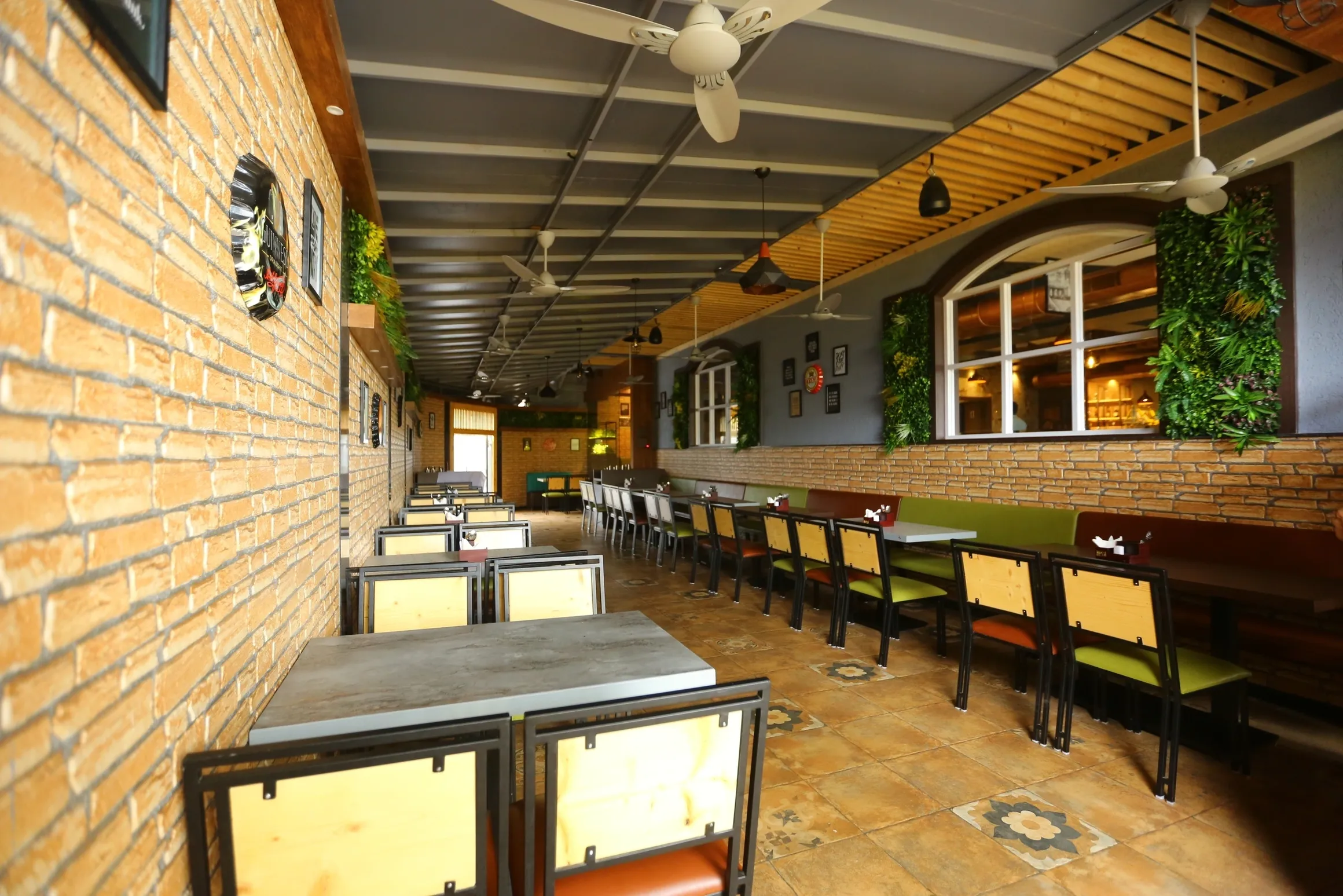 IMPERIAL SPICE KITCHEN & BAR AMBIANCE IMPERIAL SPICE KITCHEN & BAR AMBIANCE