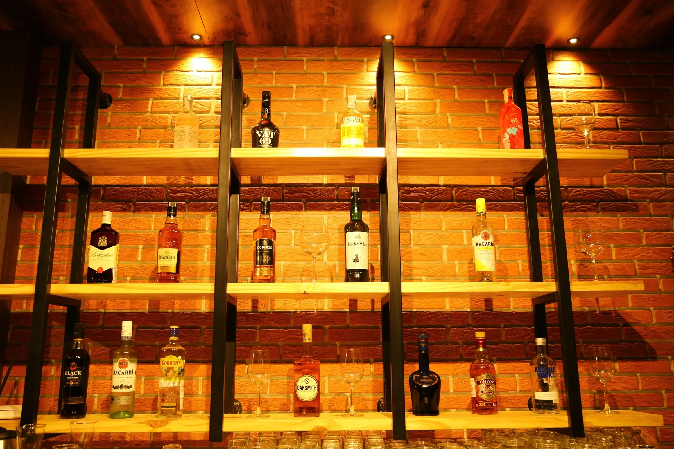 IMPERIAL SPICE KITCHEN & BAR AMBIANCE IMPERIAL SPICE KITCHEN & BAR AMBIANCE